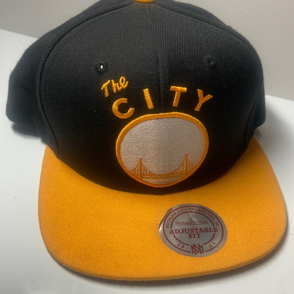 MITCHELL & NESS
GOLDEN STATE WARRIORS FITTED CAP
Men – Black/Gold